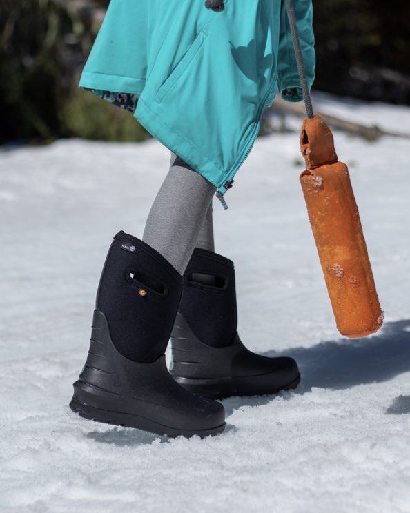 Click to shop the kids' Neo-Classics featuring the Neo-Classic solid in the snow.