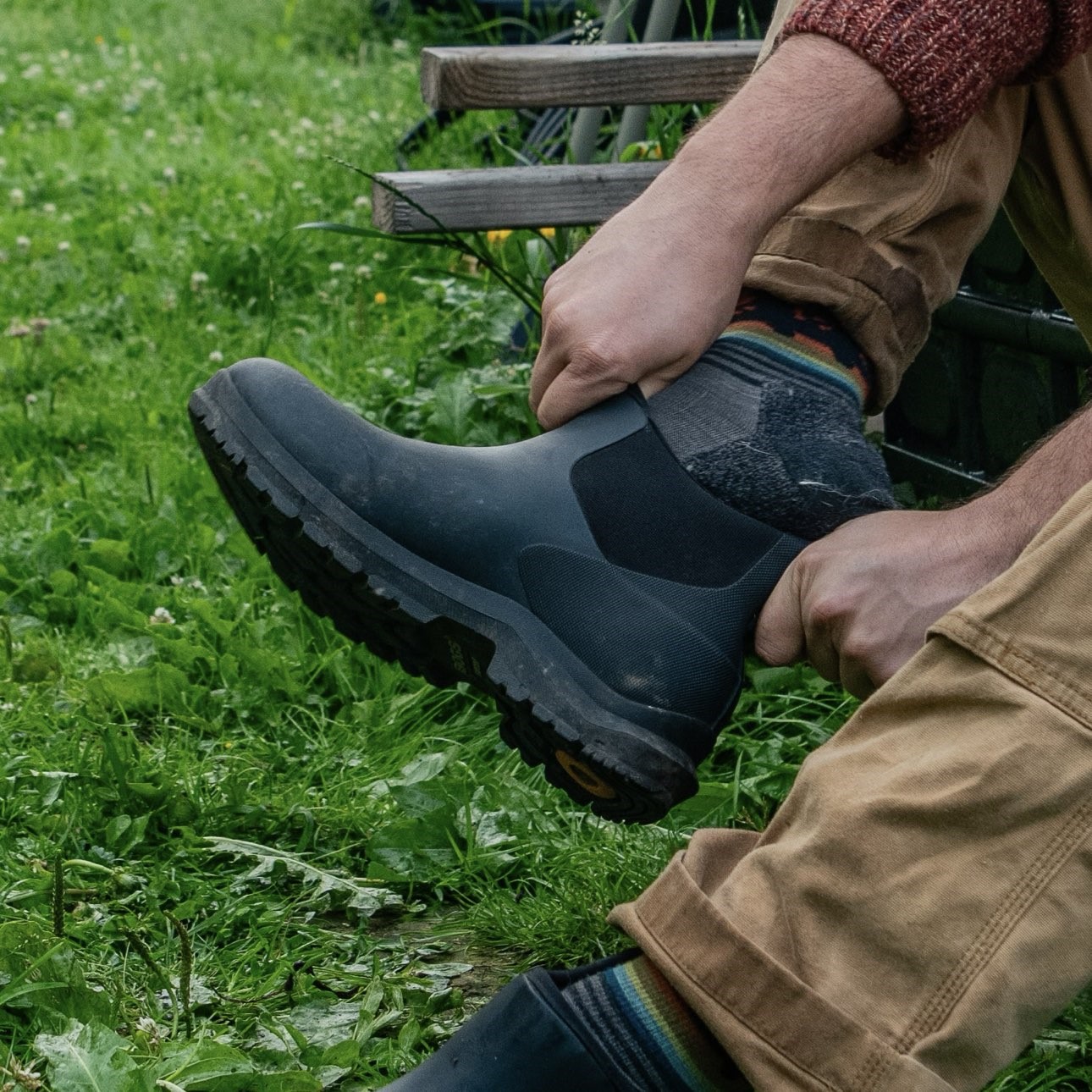 Shop our Men’s Sauvie Slip chelsea yard & garden boots in black.